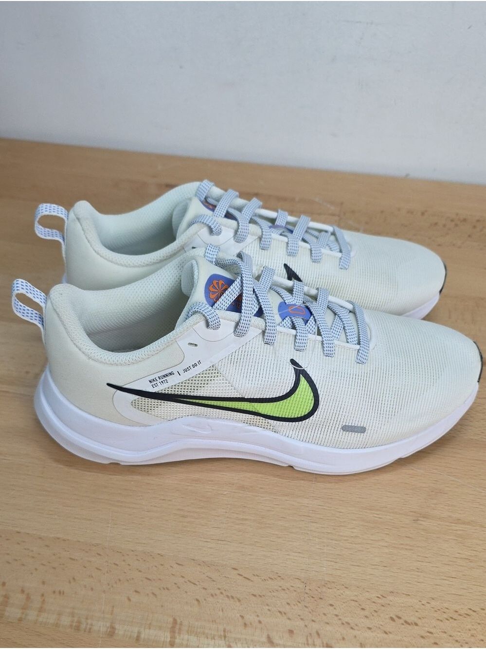 Nike Light Mint Green Running Sneakers with Neon Lime Swoosh Size 7